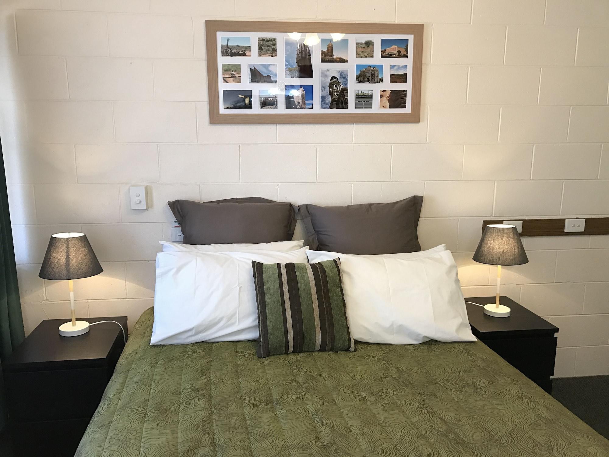 The Lodge Outback Motel Broken Hill Buitenkant foto