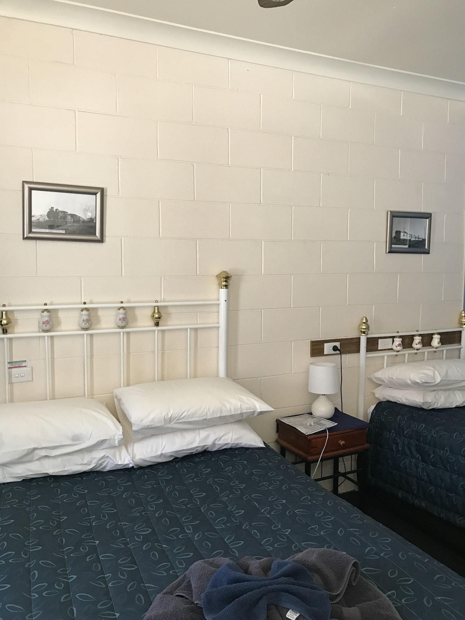 The Lodge Outback Motel Broken Hill Buitenkant foto