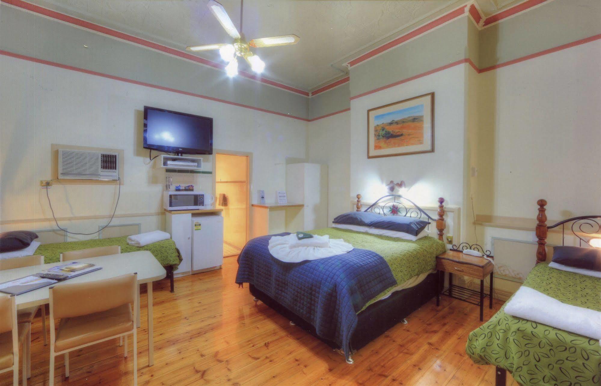 The Lodge Outback Motel Broken Hill Buitenkant foto